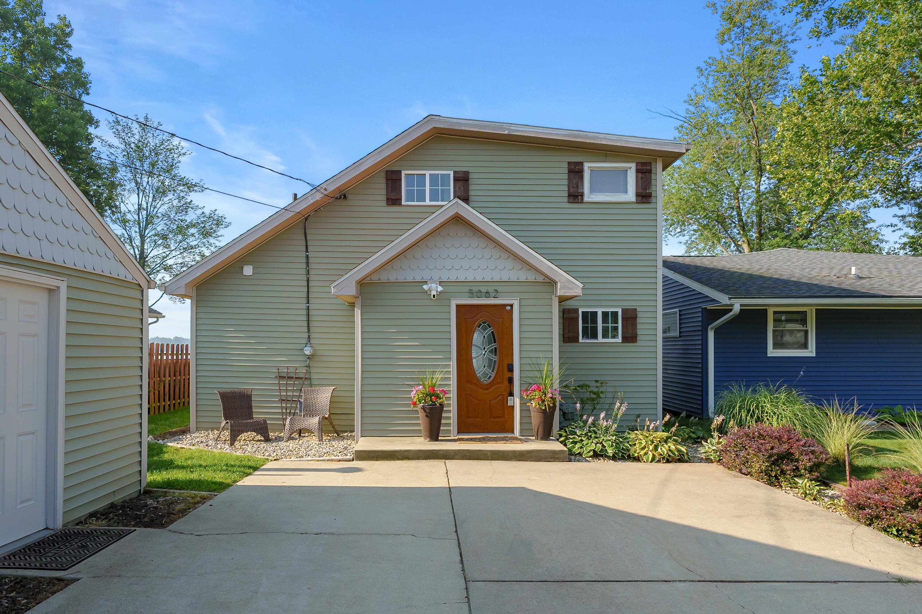 Image 2: Copy of Deep Point Dr 5062 Portage 49002