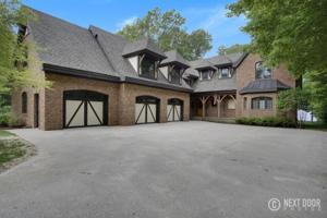4611 S Lakeshore Drive