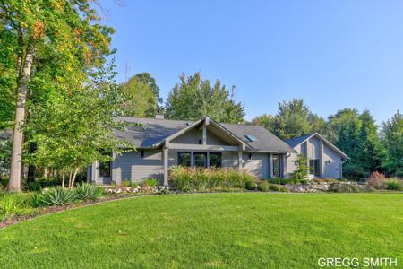 842 W Center