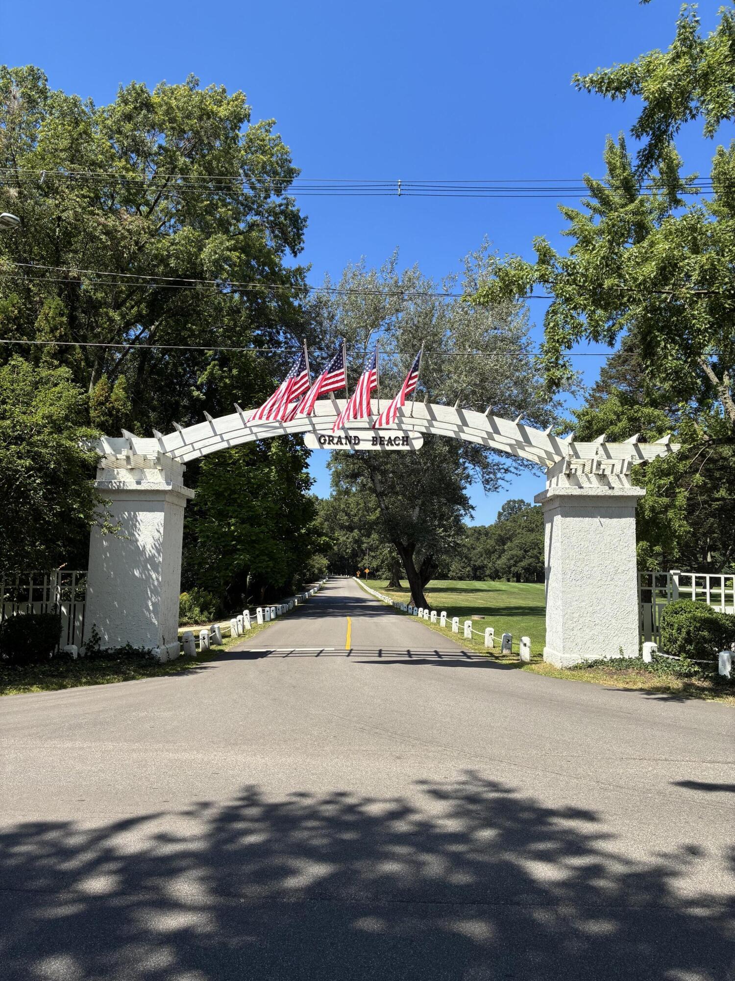 Image 4: Welcome to Grand Beach