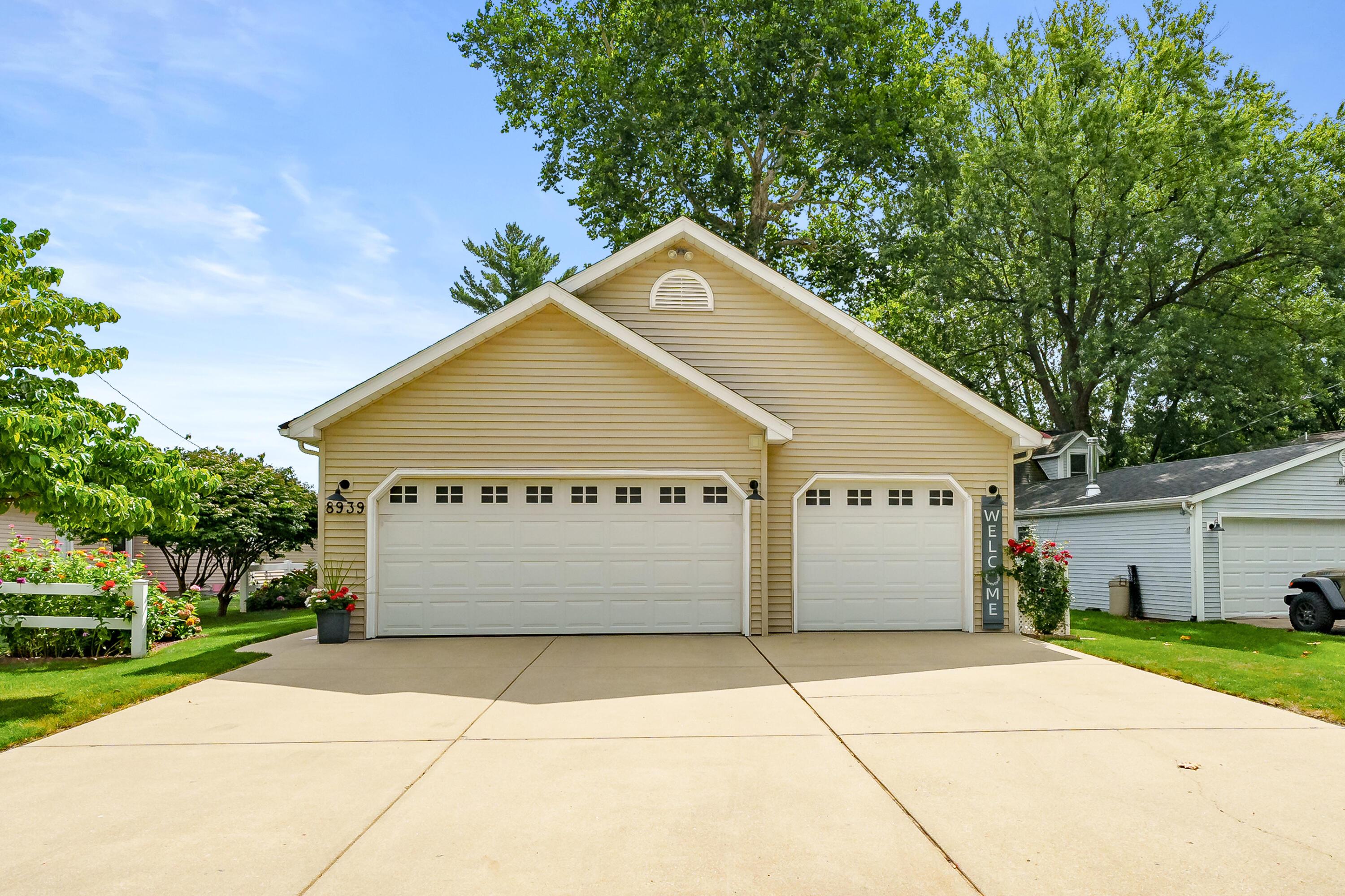Image 2: Waruf Ave 8939 Portage 49002-34