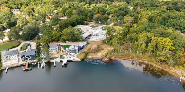 Image 4: 10-DJI_20251008142642_0214_D