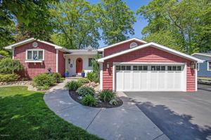 2505 Woodbine Ave