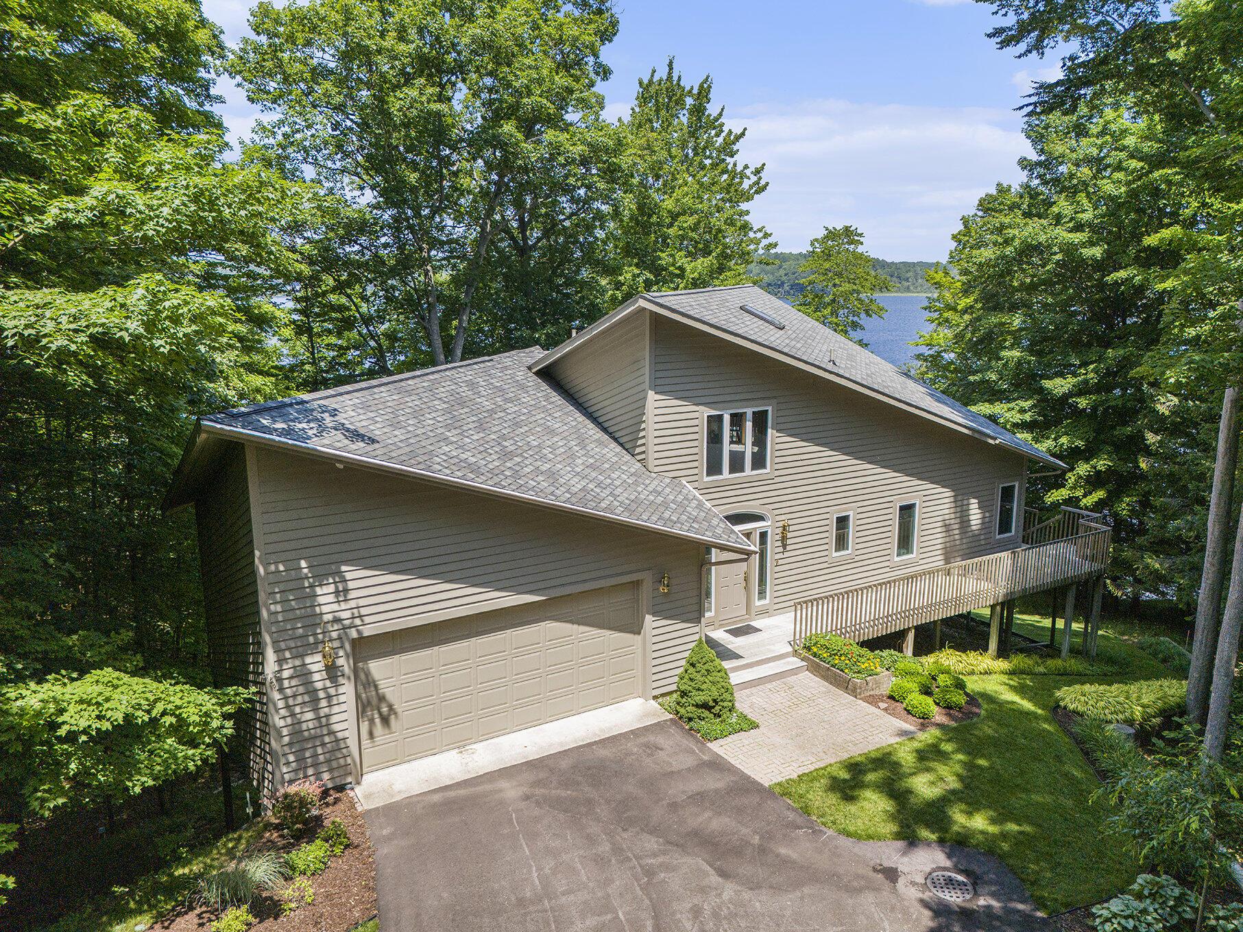 Image 1: Marvelous Hamlin Lake home