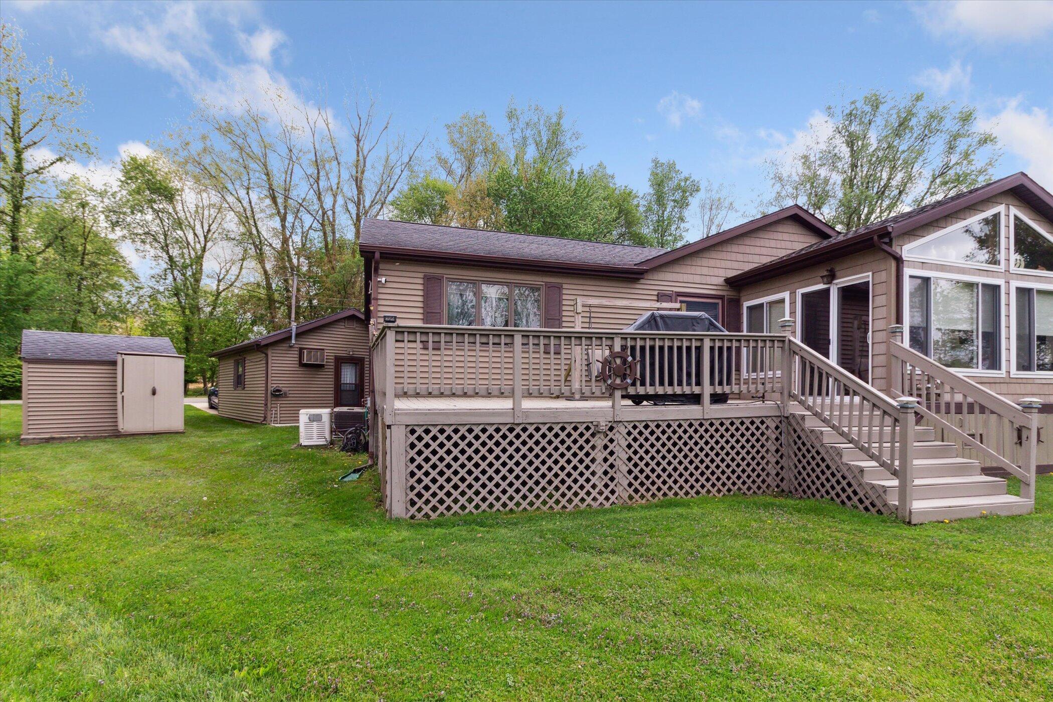 Image 3: Lakeside Front