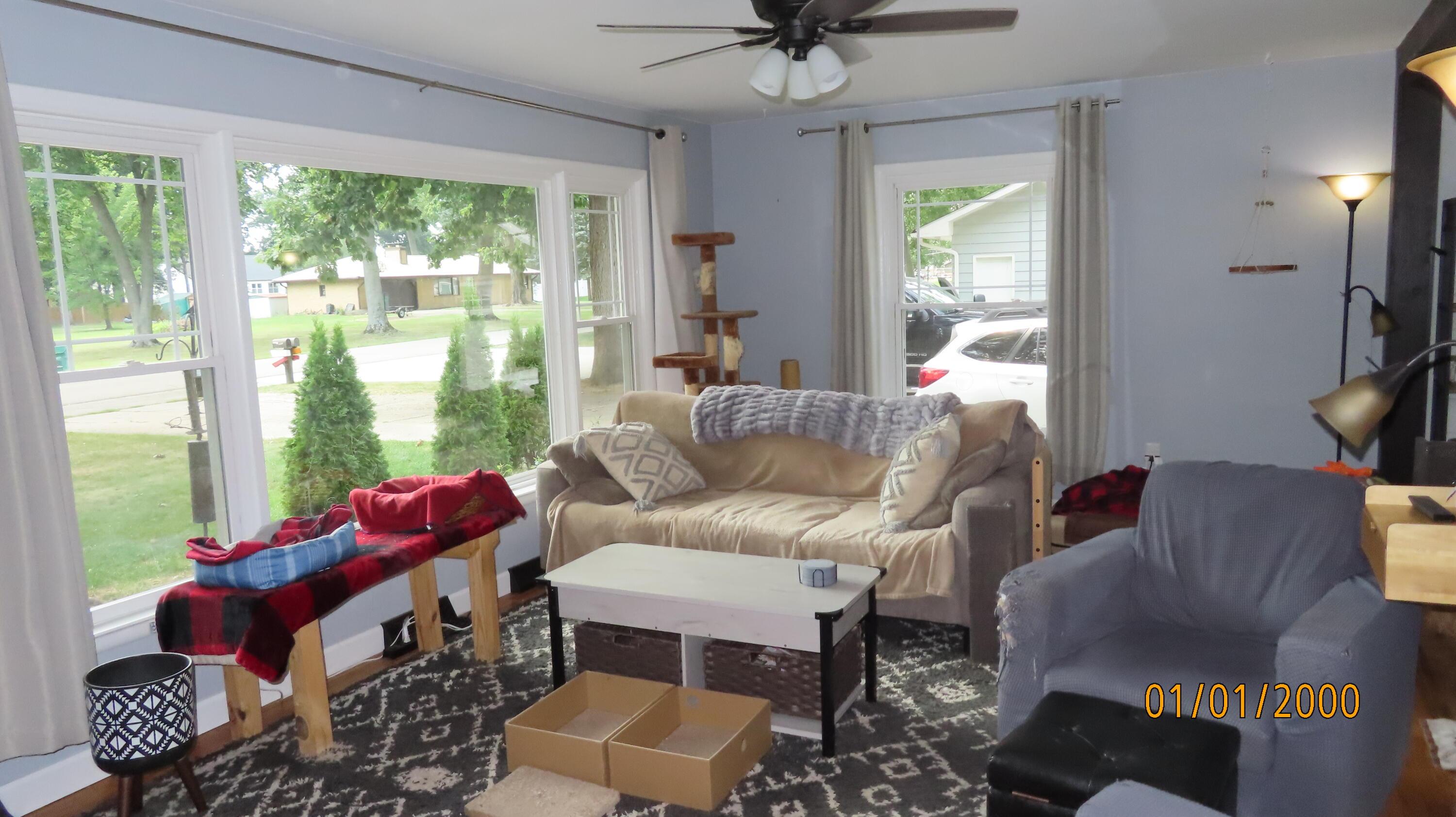 Image 3: Living room