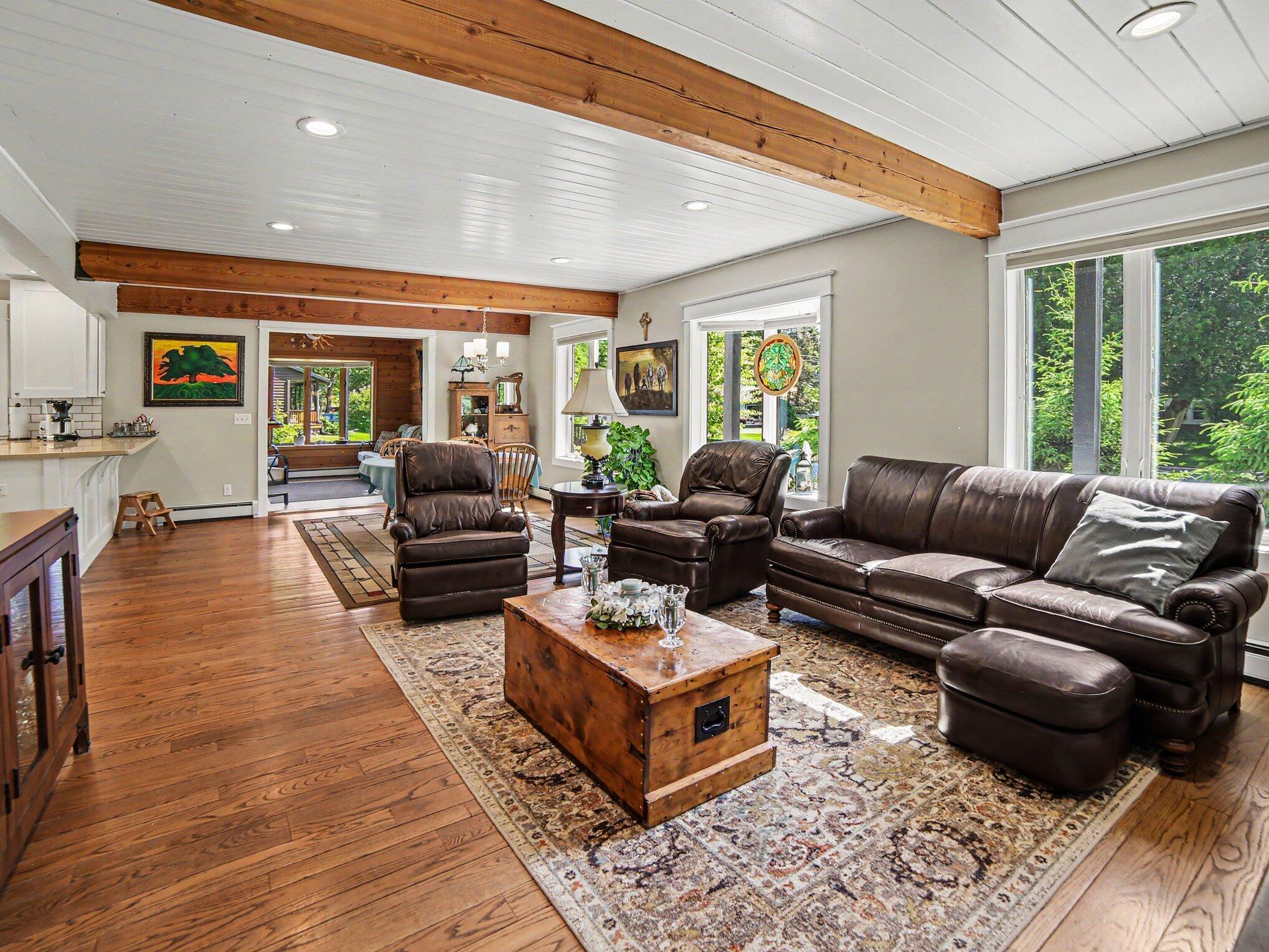 Image 3: Living Room