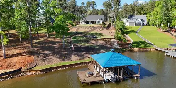112 Bluewater Blvd