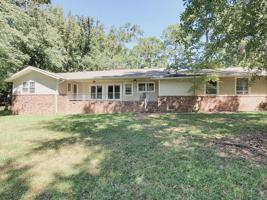 167E Lakeshore Cir