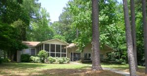 175 Lakecrest NE