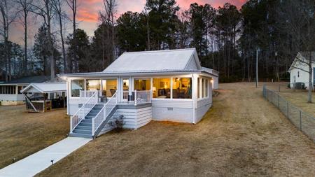 285 Clubhouse Rd.