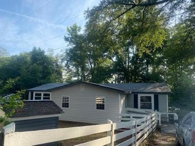 132 E Lumpkin