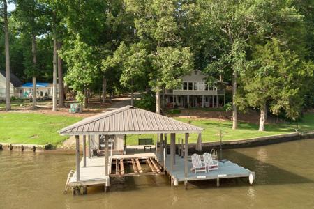 301 Thomas Dr