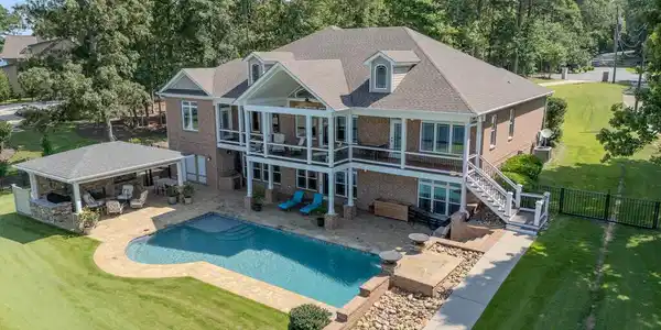 118A Stephanie Lane Northeast North