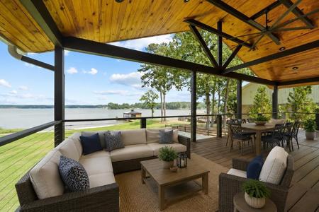211 Lakecrest Drive