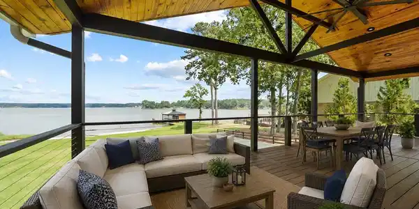 211 Lakecrest Drive
