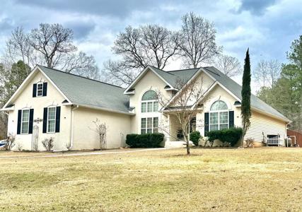 154 Honeysuckle Road NW