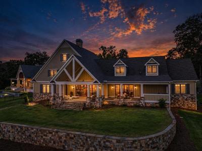 205 Lakecrest Dr