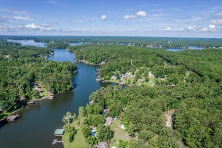 944 Lakeview Circle