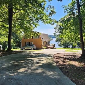 1591 Heidi Trail