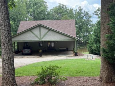 153 Lakeshore Drive