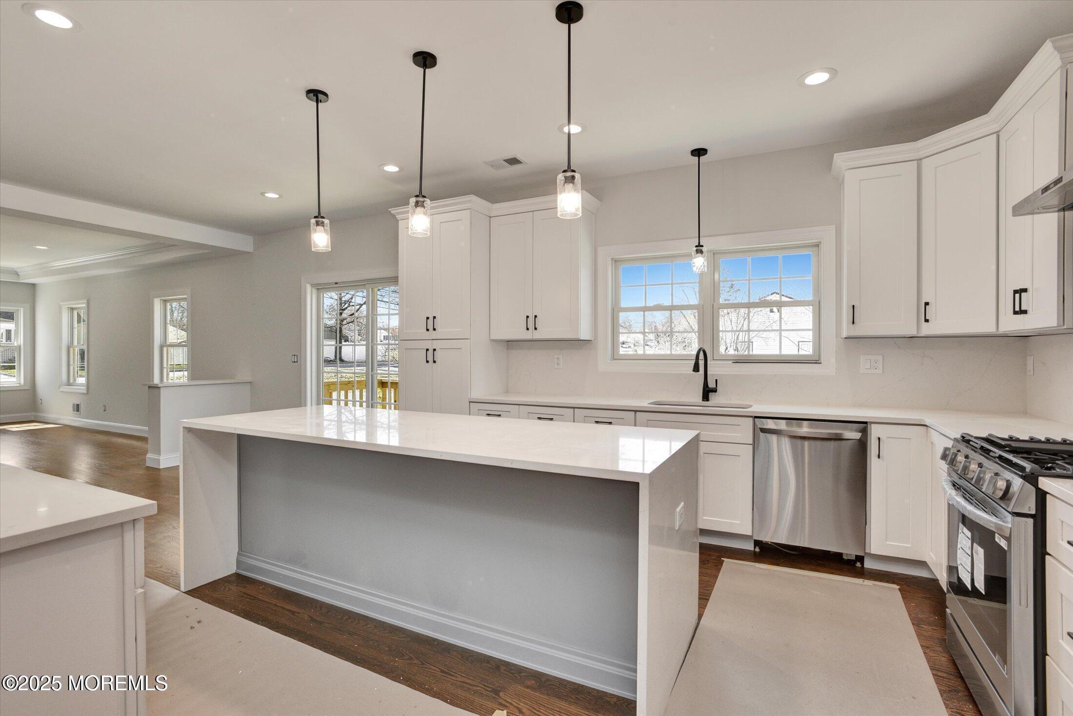 Image 2: Kitchen 2