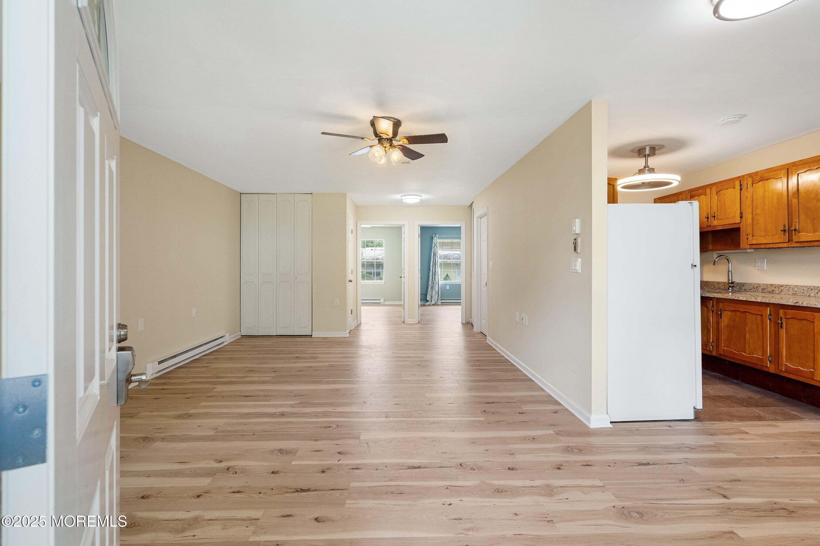 Image 4: Foyer (1)