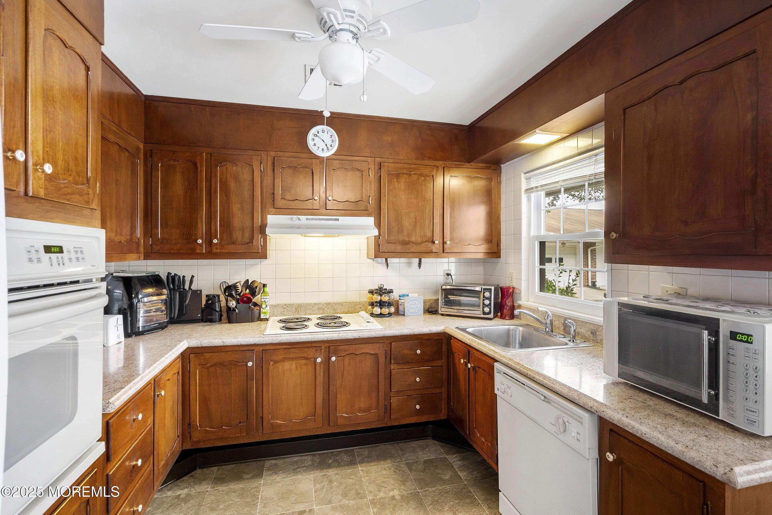 Image 3: 05-Kitchen 1B