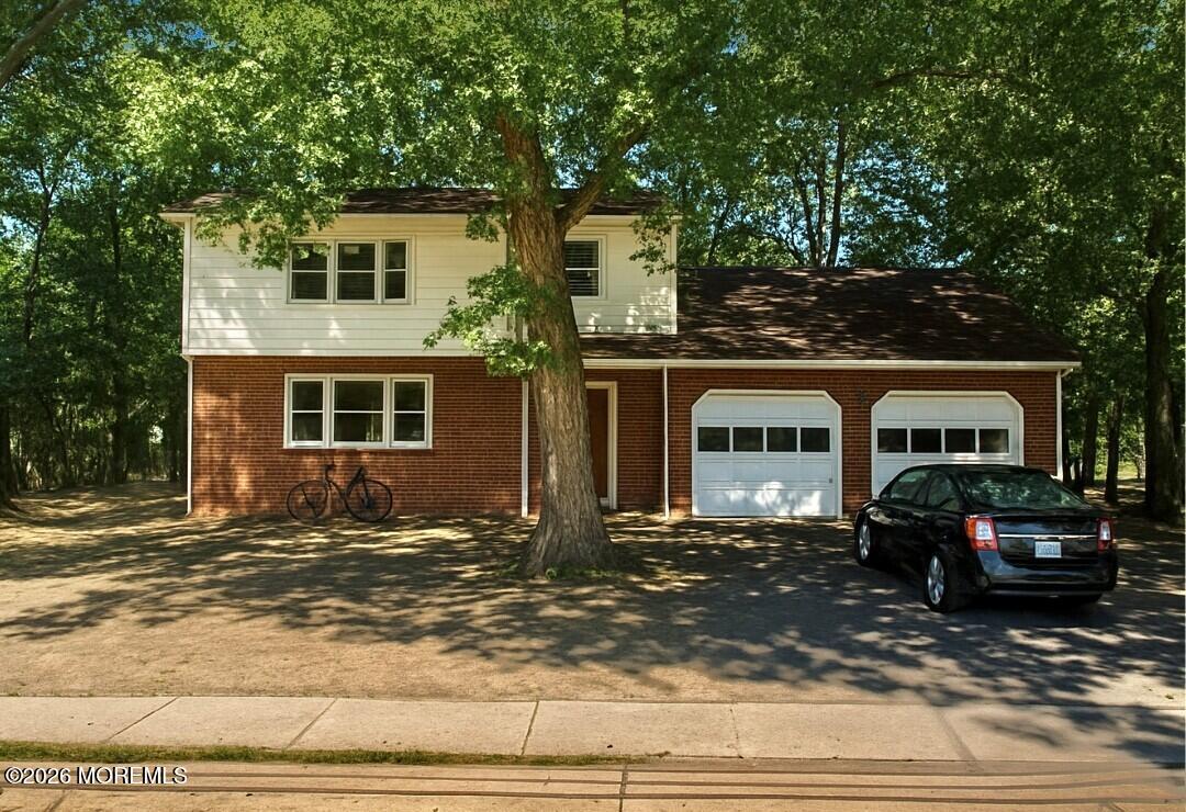 Image 1: 905 Central