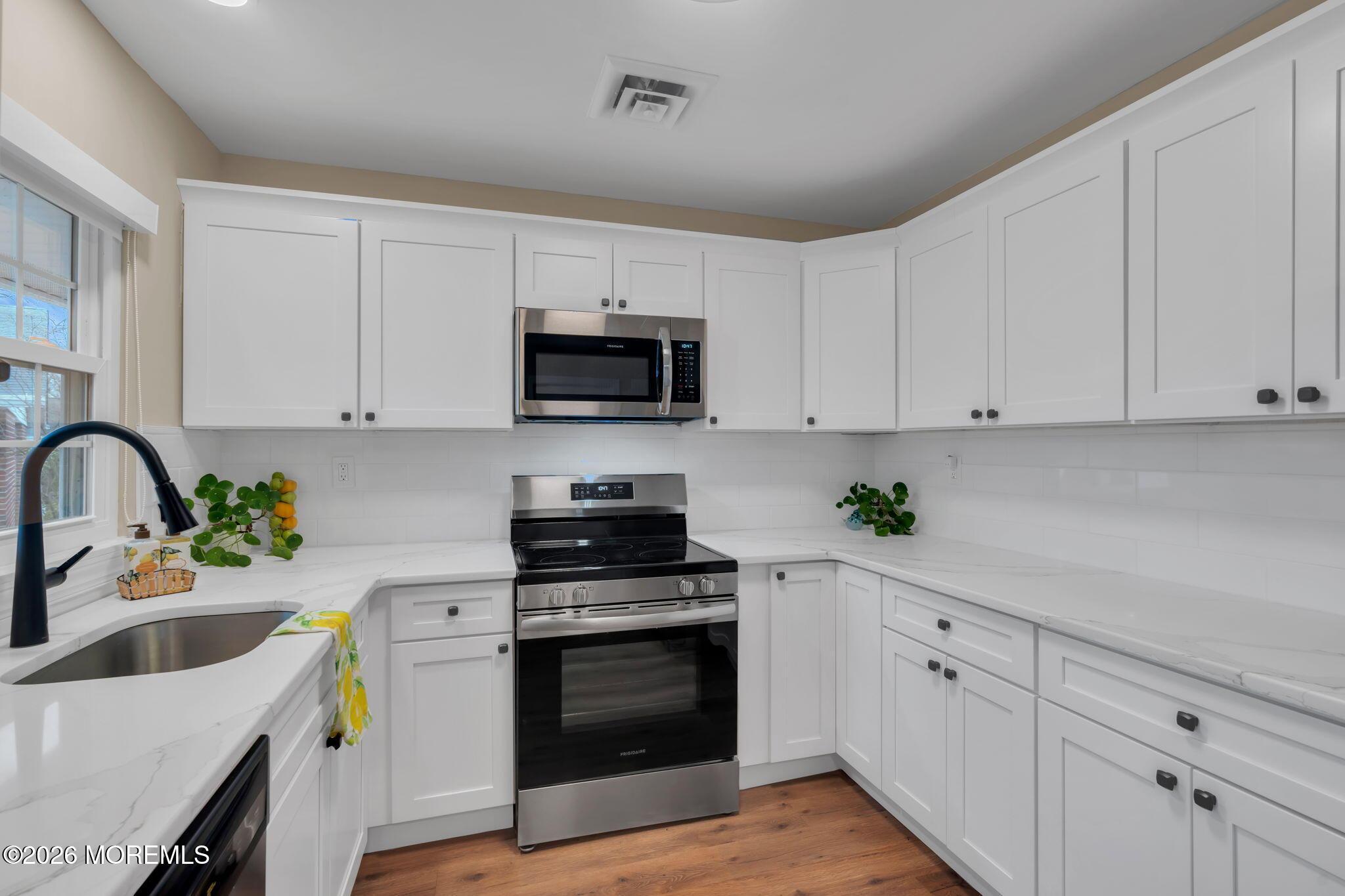 Image 3: Elegant Style