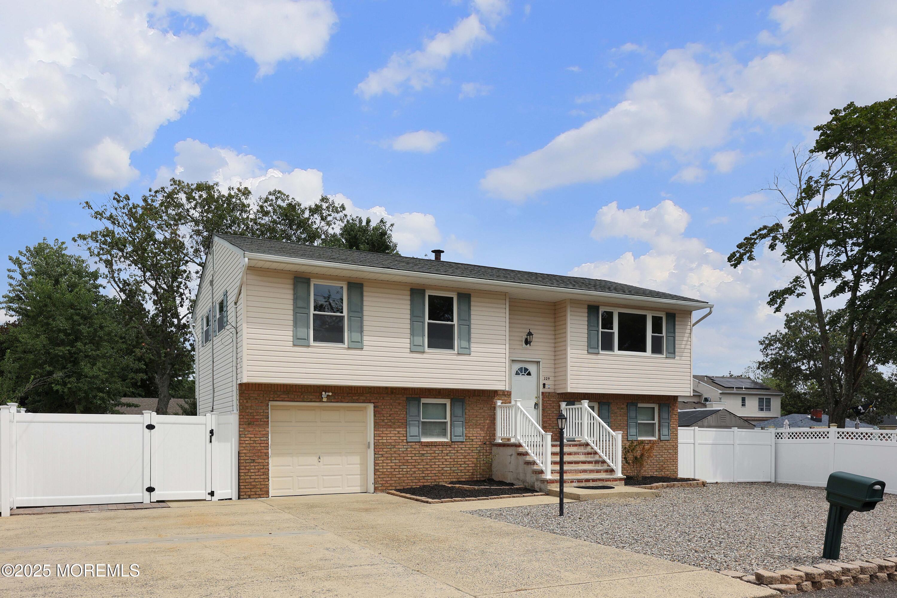 Image 2: 758A5827_28_29_30_31