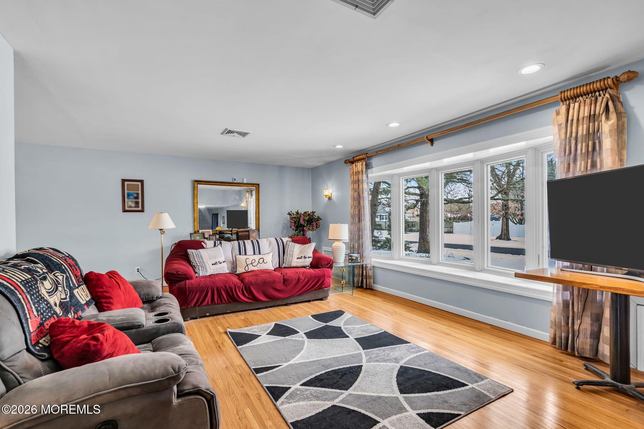 Image 4: 11-web-or-mls-DSC00251