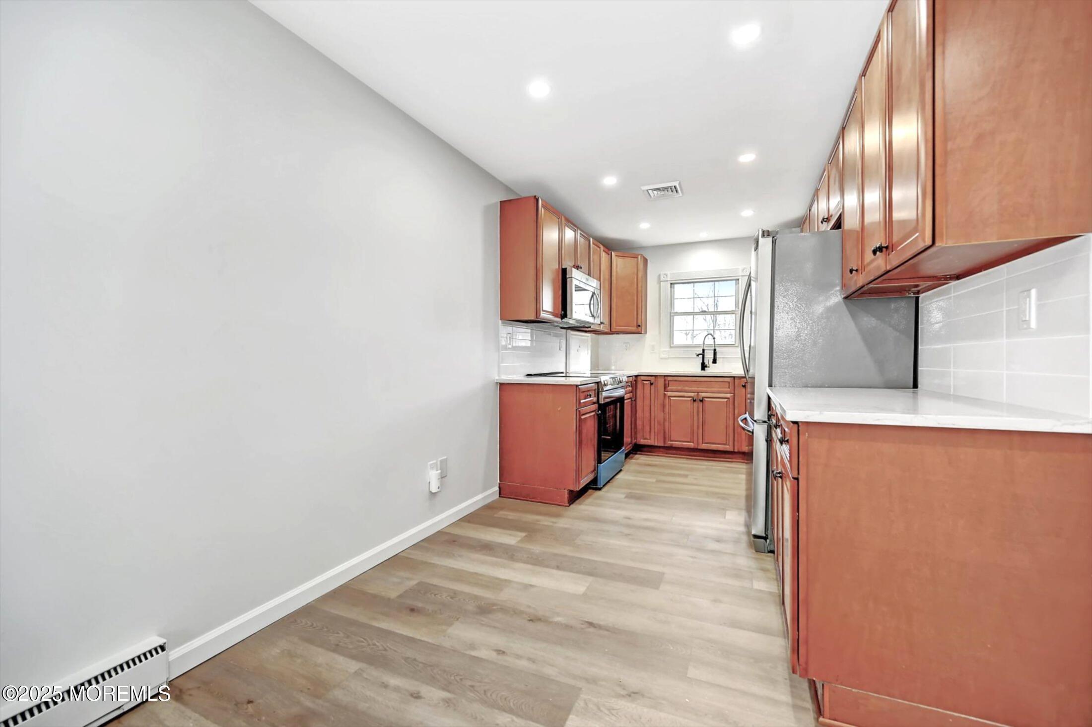 Image 2: 07-Dining to Kitchen