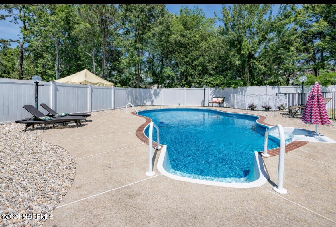 Image 4: Summer pool