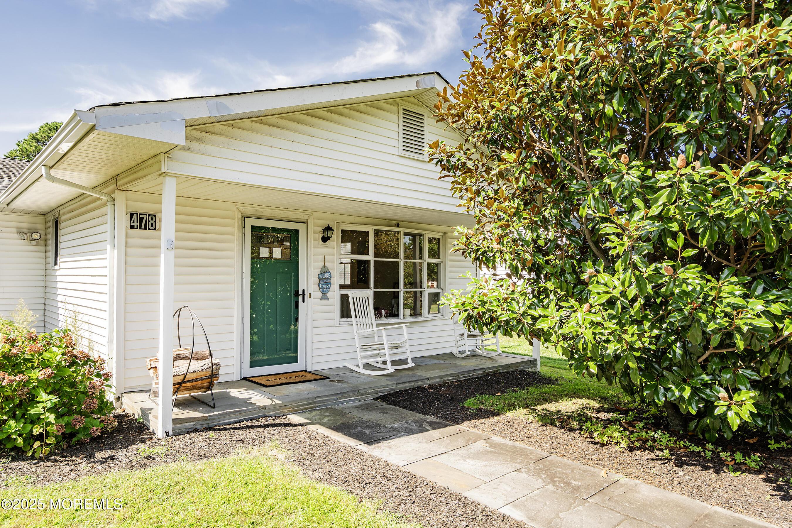 Image 2: Front Entrance[2700]