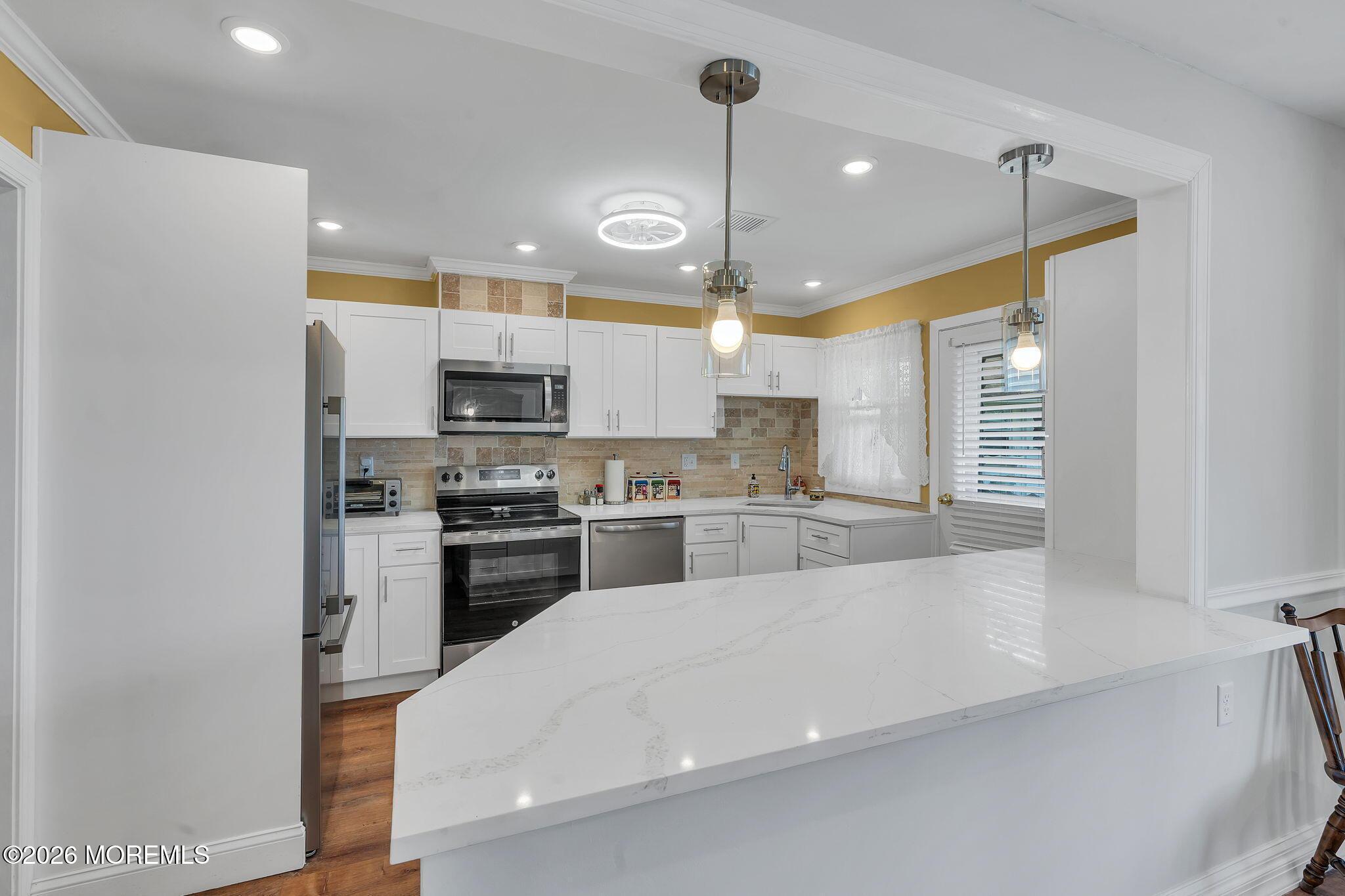Image 4: Kitchen 2