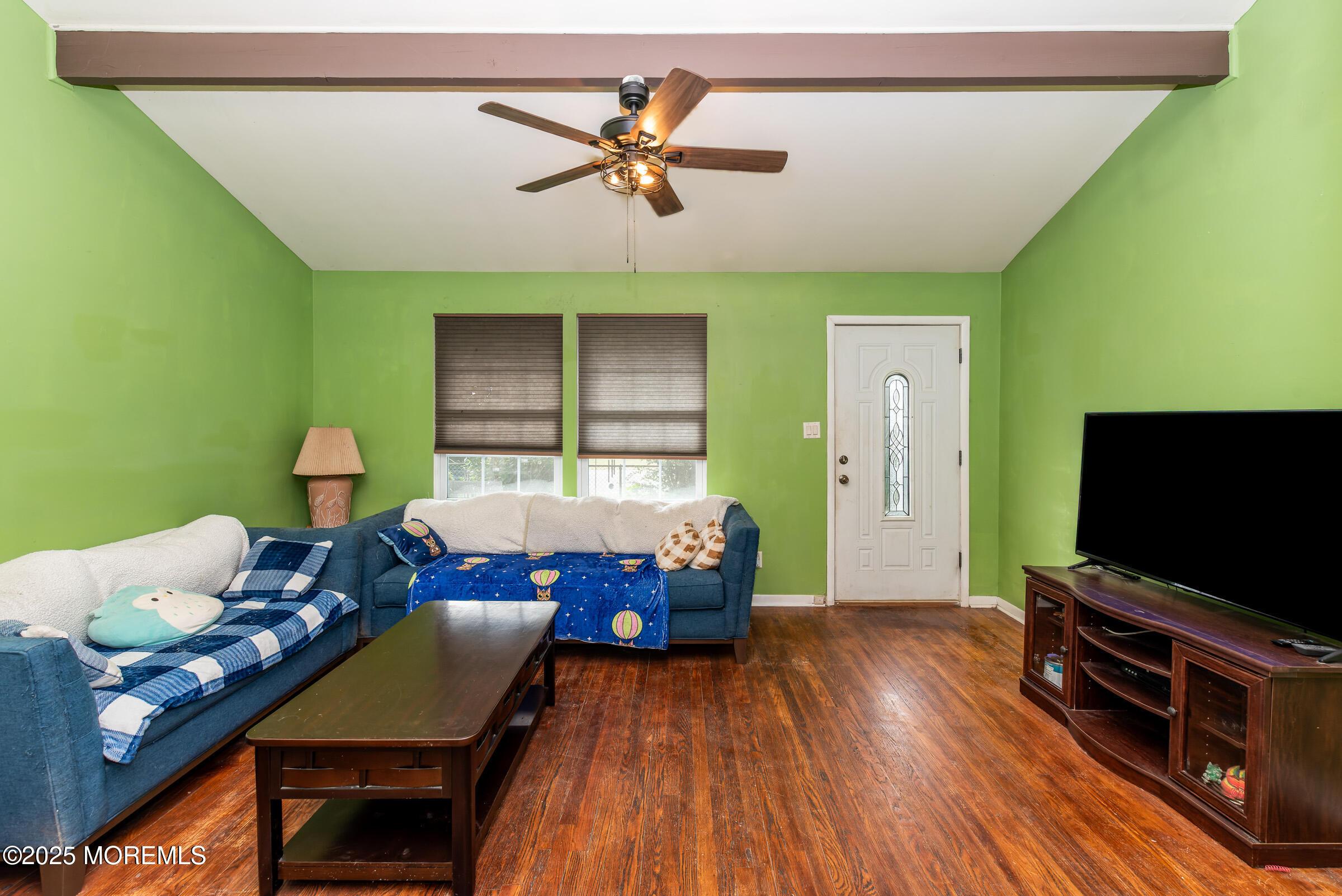 Image 3: Living Room