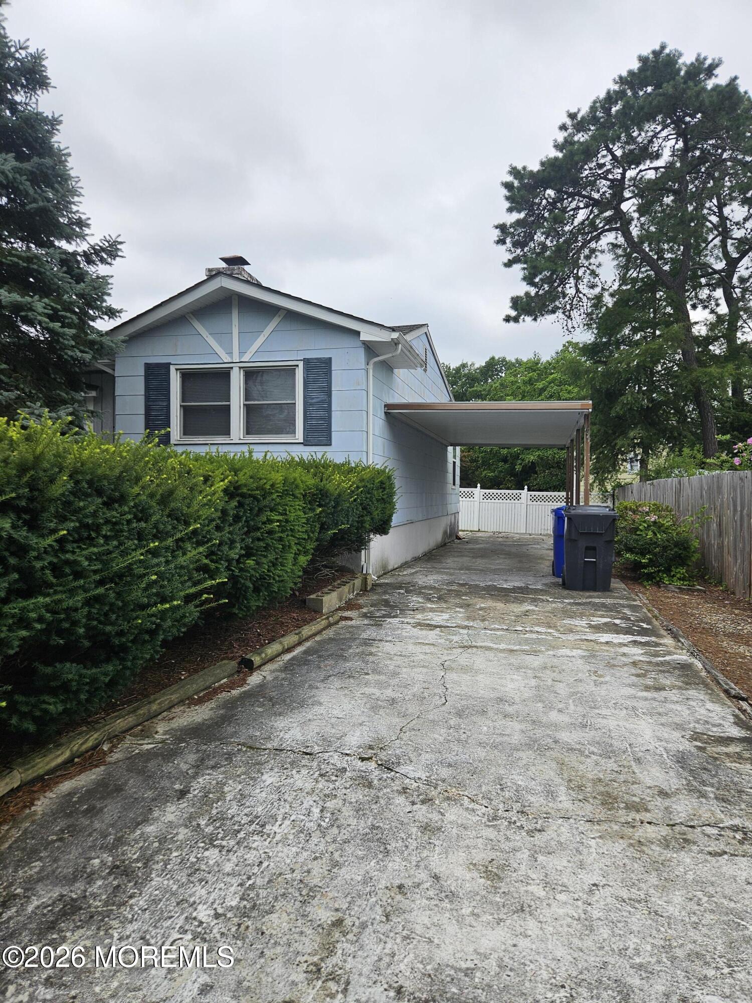Image 4: carport