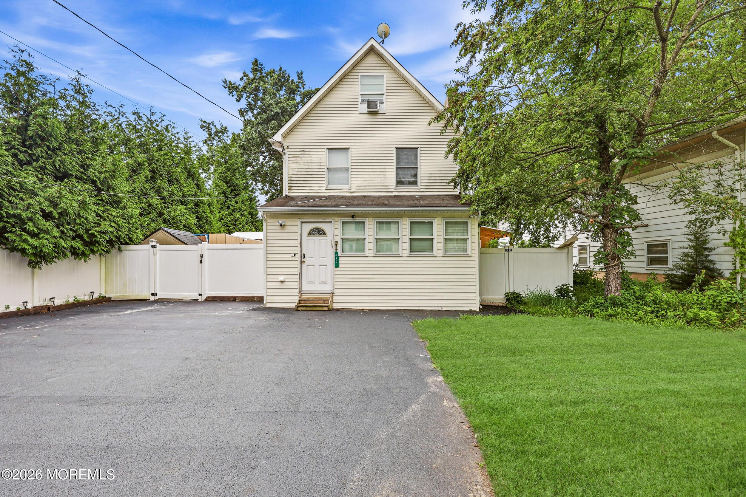 Image 1: 1_840 woodland dr, lakewood01