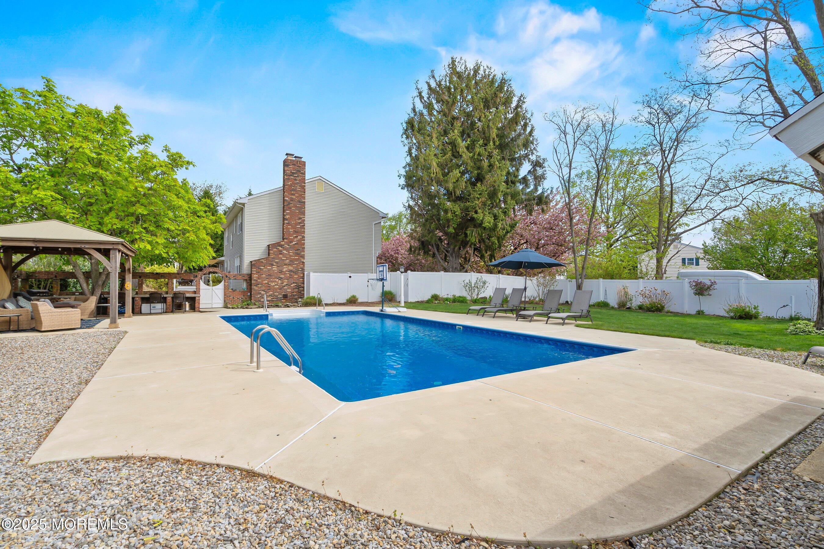 Image 4: 51-Pool 2