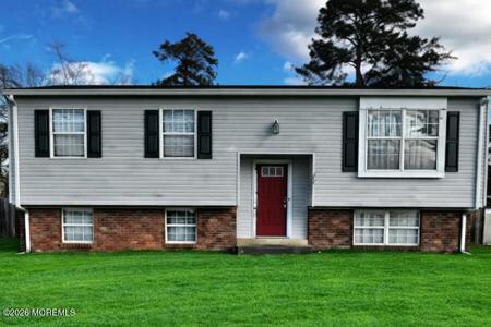 211 Mohawk Trail