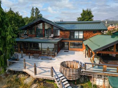 216 Lincoln Street S