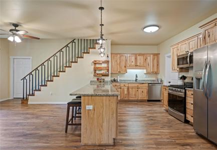 1382 La Brant Road