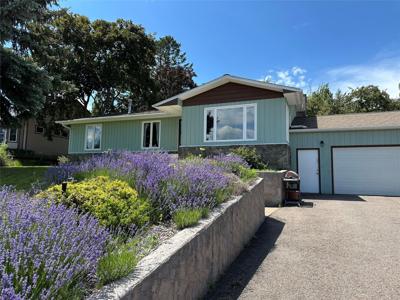 212 Lakeshore Drive
