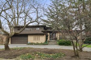 1001 Edgebrook Lane