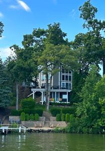 383 Holiday Drive