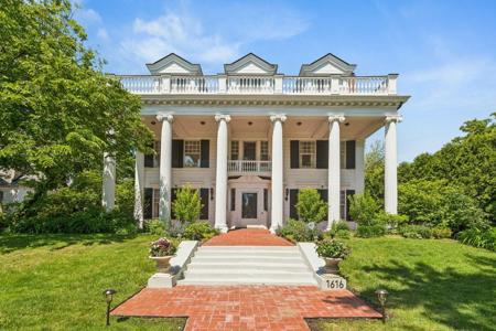 1616 Forest Place