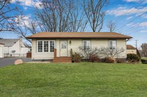 23 E Hawthorne Drive E