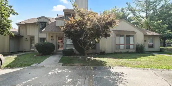 33 Colony West Drive