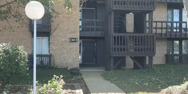 1601 E Maple Terrace